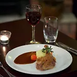Four Seasons & Leisure Club Hotel 4*