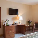 Four Seasons & Leisure Club Hotel 4*