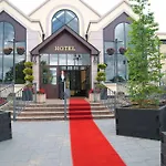 Four Seasons & Leisure Club