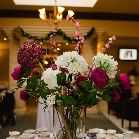 Four Seasons & Leisure Club Отель Монахан