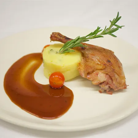 Four Seasons & Leisure Club Отель Монахан