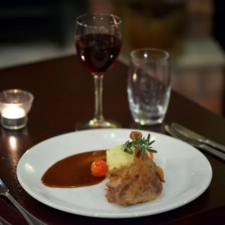 Four Seasons & Leisure Club Отель 4*