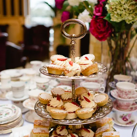 Four Seasons & Leisure Club Отель Монахан