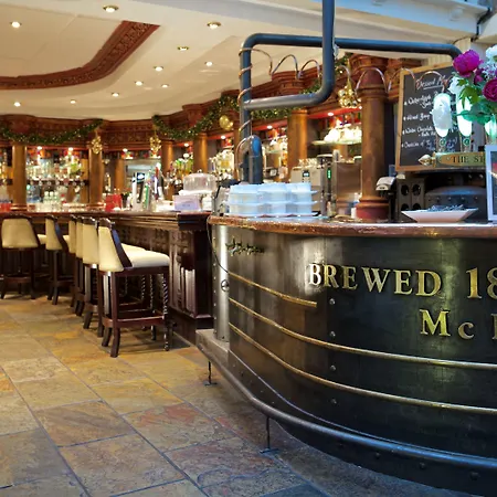 Отель Four Seasons & Leisure Club 4*