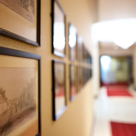Four Seasons & Leisure Club Hotel 4*