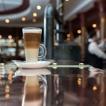 Four Seasons & Leisure Club Отель