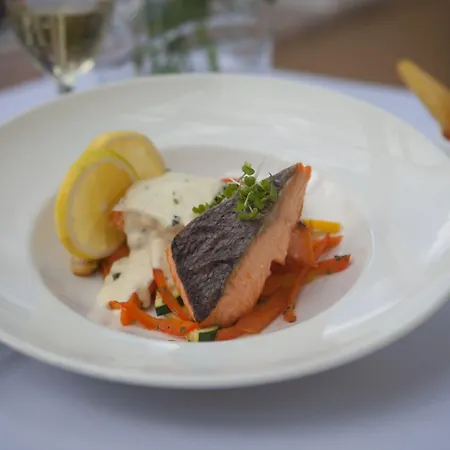 Four Seasons & Leisure Club Отель 4*