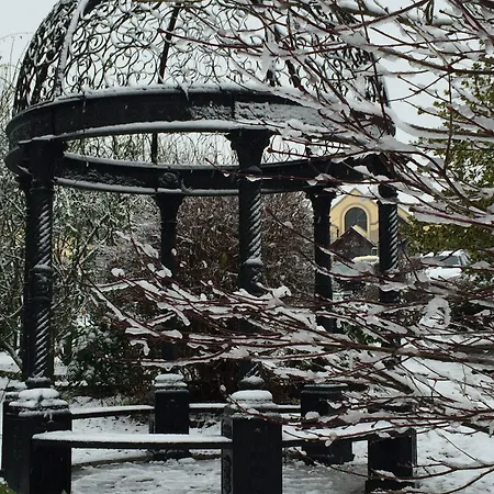 Four Seasons & Leisure Club Отель