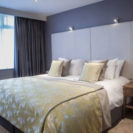 Four Seasons & Leisure Club Отель Монахан