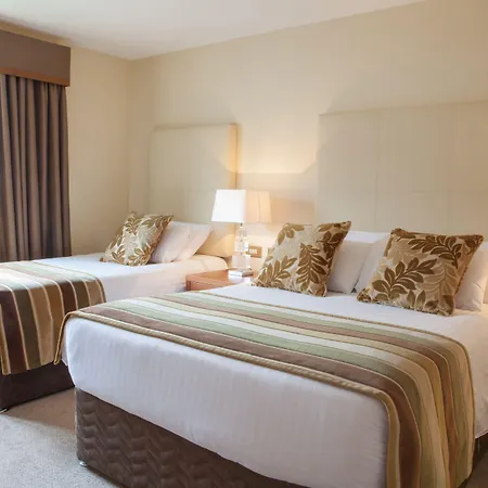 Four Seasons & Leisure Club Hotel 4*