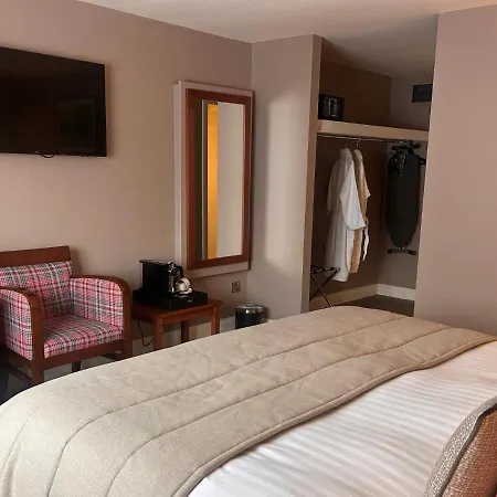 Four Seasons & Leisure Club Отель Монахан