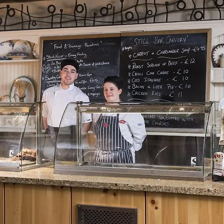 Отель Four Seasons & Leisure Club 4*