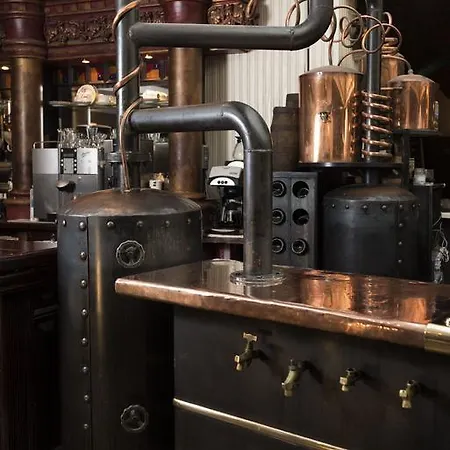 Отель Four Seasons & Leisure Club