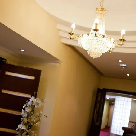 Отель Four Seasons & Leisure Club