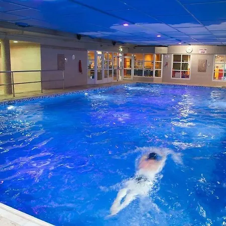 Отель Four Seasons & Leisure Club 4*