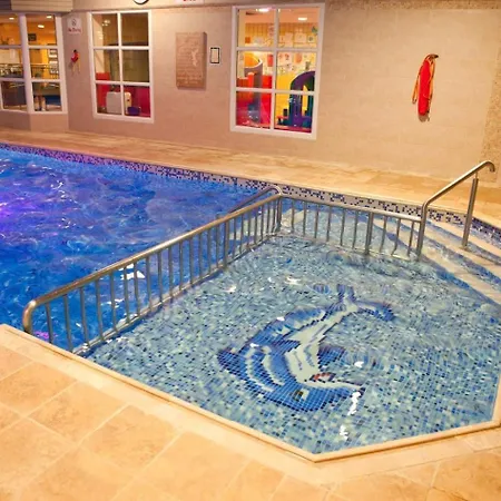 Four Seasons & Leisure Club Отель Монахан