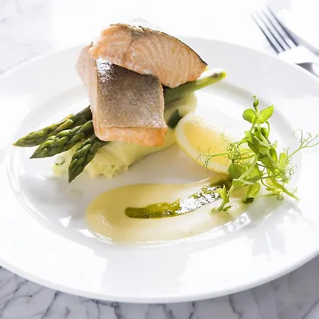 Four Seasons & Leisure Club Отель