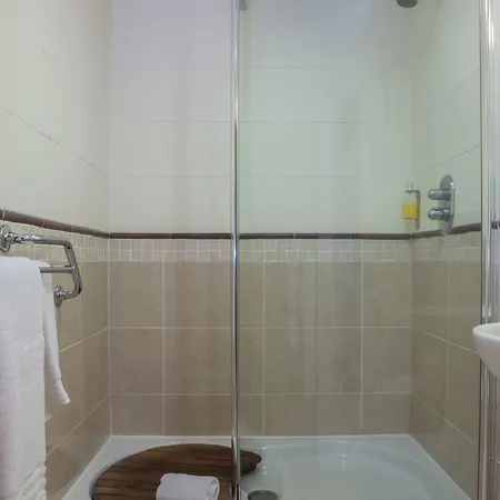 Four Seasons & Leisure Club Hotel 4*
