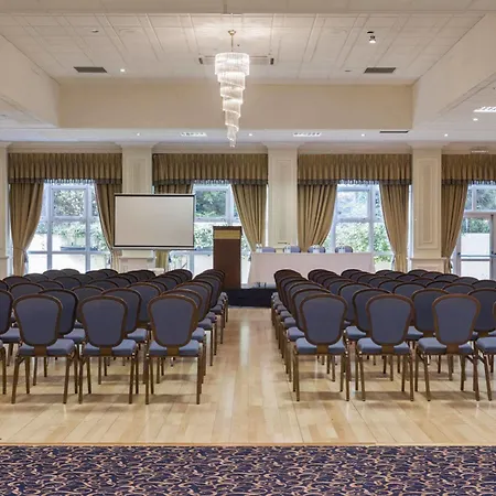 Four Seasons & Leisure Club Монахан