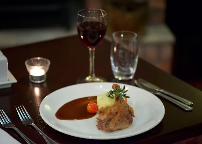 Four Seasons & Leisure Club Hotel 4*