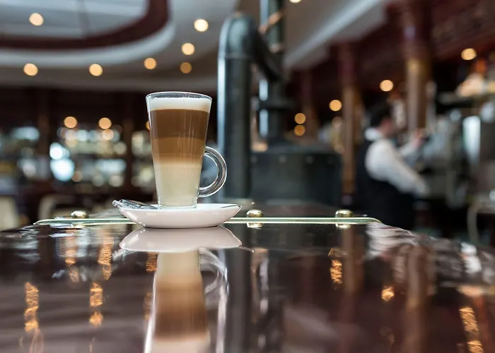 Four Seasons & Leisure Club Hotel