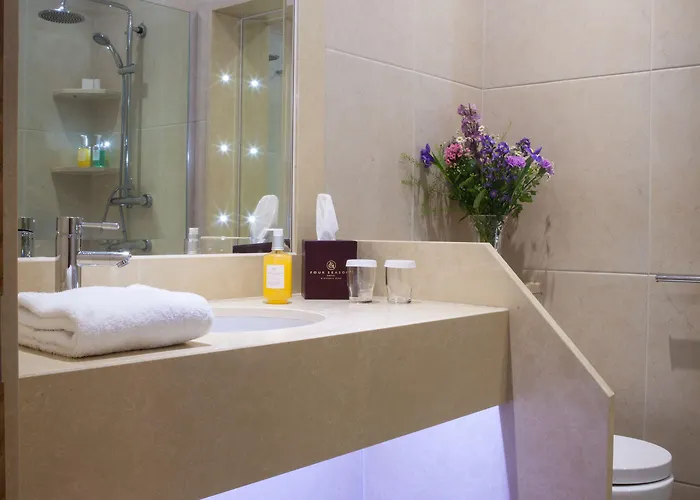 Four Seasons & Leisure Club