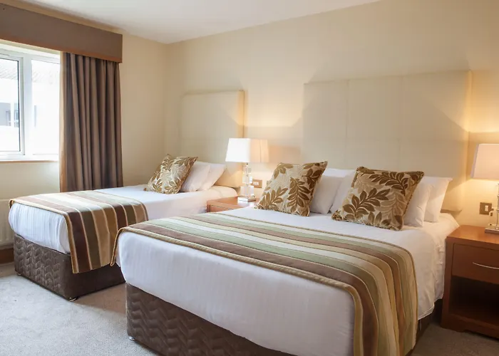 Four Seasons & Leisure Club Hotel 4*