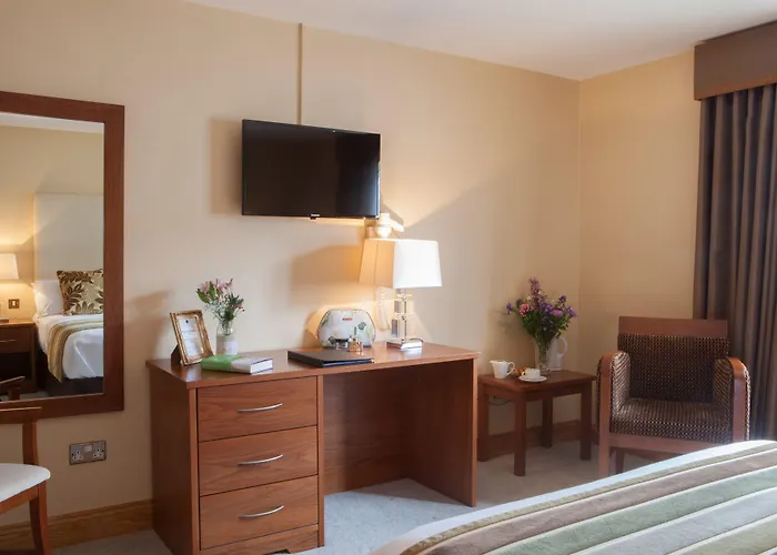 Four Seasons & Leisure Club Hotel 4*