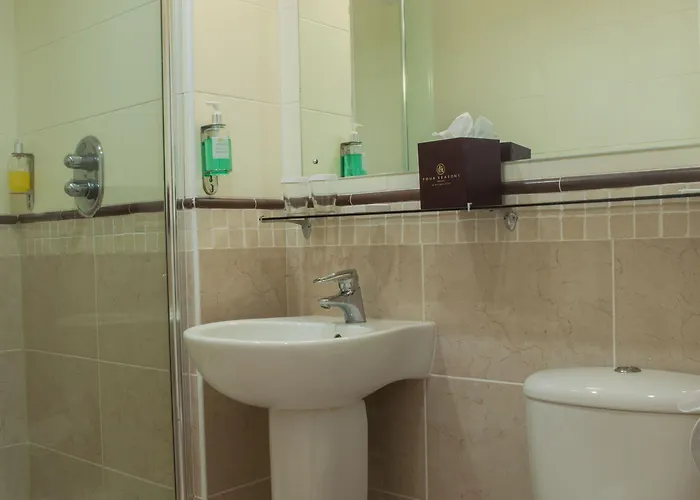 Four Seasons & Leisure Club 4*