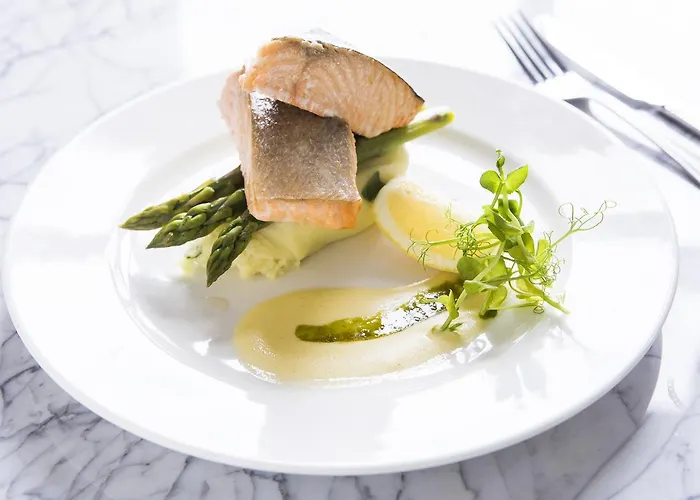 Four Seasons & Leisure Club Hotel